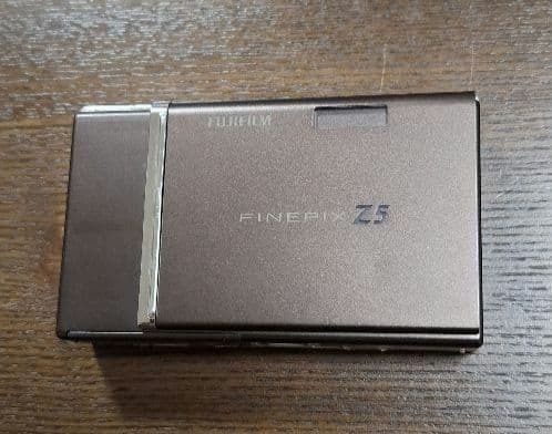 Fujifilm FinePix Z5fd コンパクトデジタルカメラ