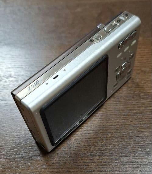 Fujifilm FinePix Z5fd コンパクトデジタルカメラ