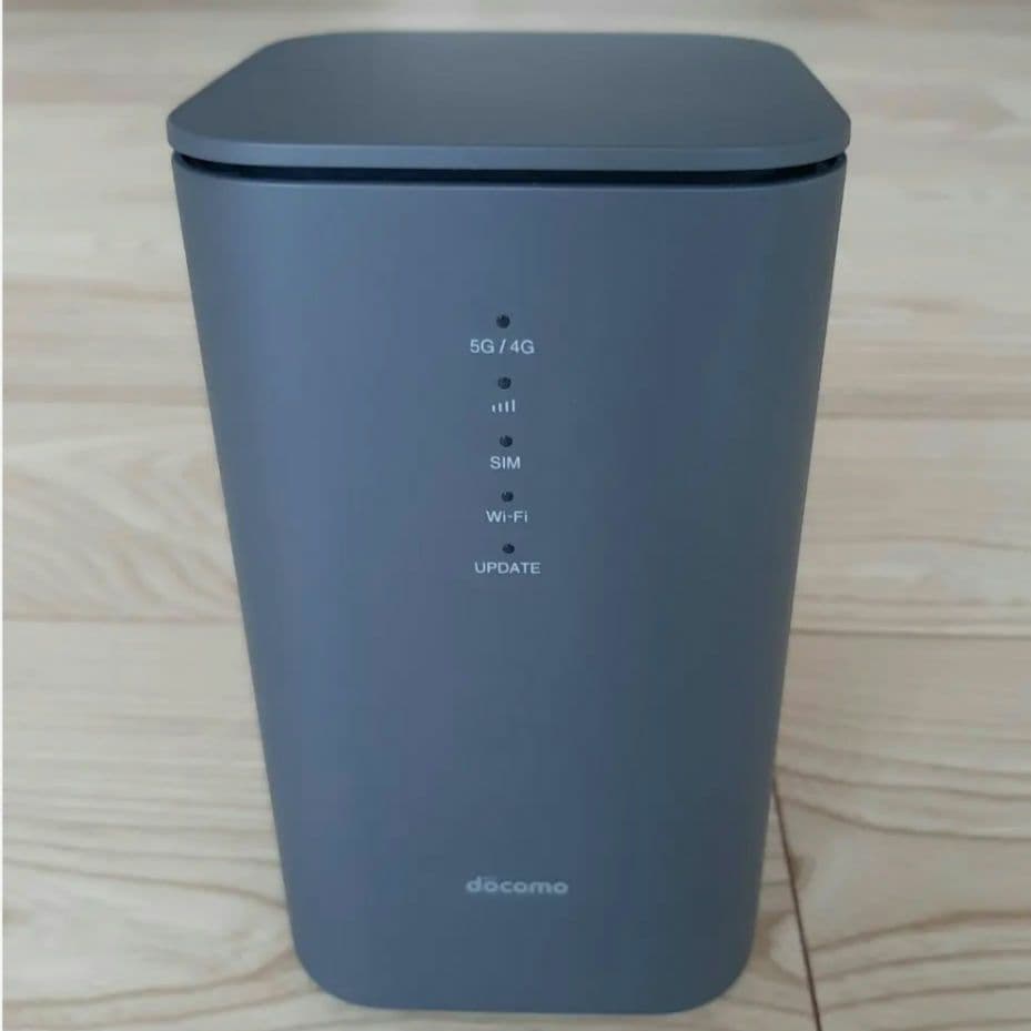 【超美品】ホームルーターdocomo  5G HR02 ダークグレー