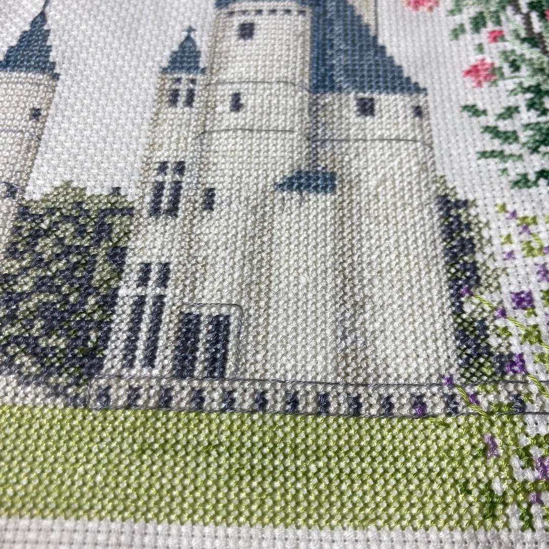 クロスステッチ　刺繍アート作品 城と花の風景