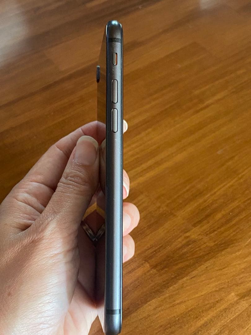 iPhone 8 スペースグレイ64G