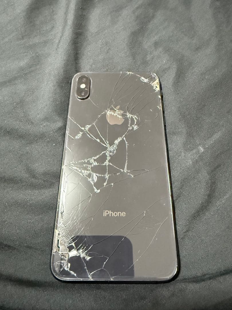 iPhone Xs max 背面ひび割れ