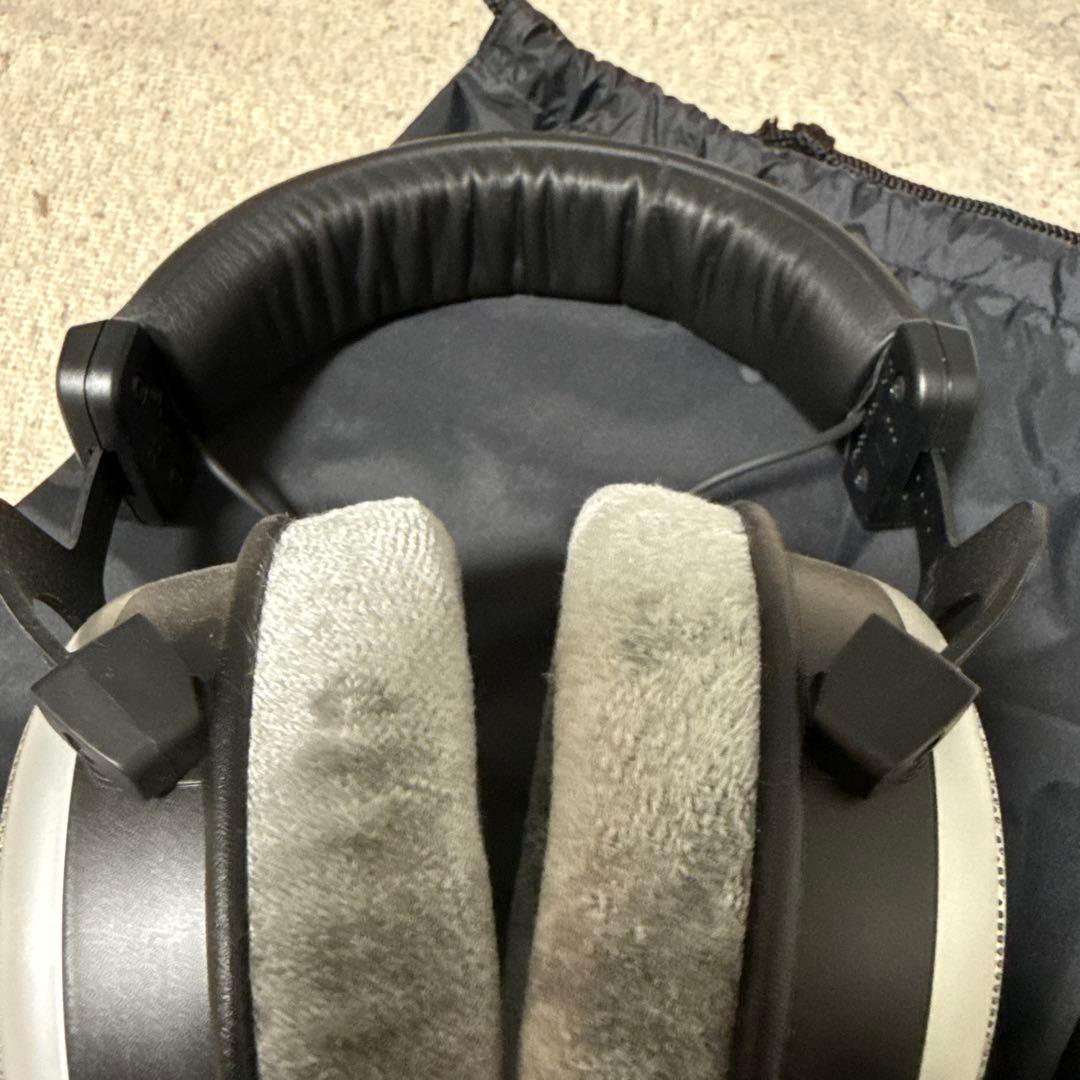 ミキシングマスタリング向けセミオープン型モニターヘッドホン DT 880 PRO