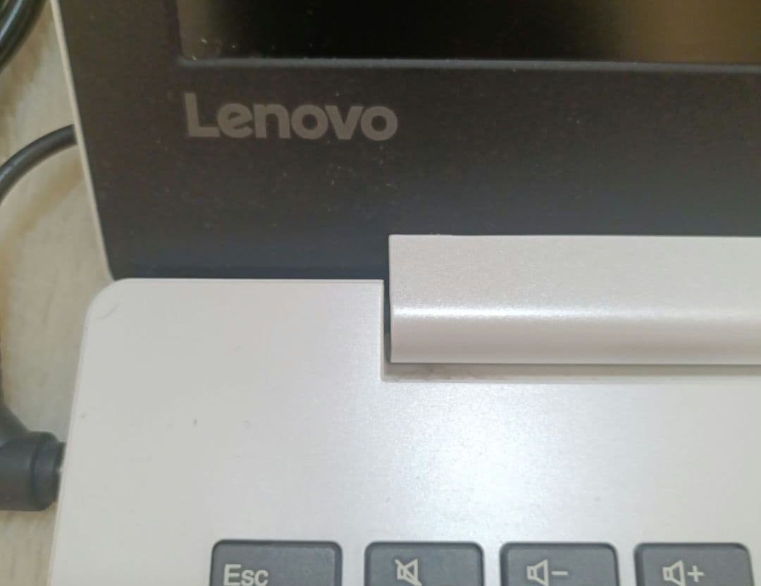 Lenovo ideapad 320 15ISK 本体 ホワイト 【USED】