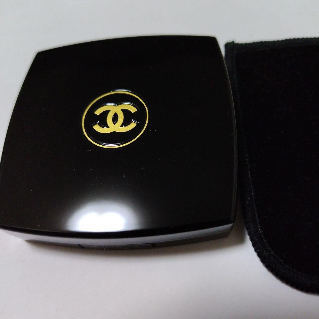 CHANEL シャネル レ キャトル オンブル N°5