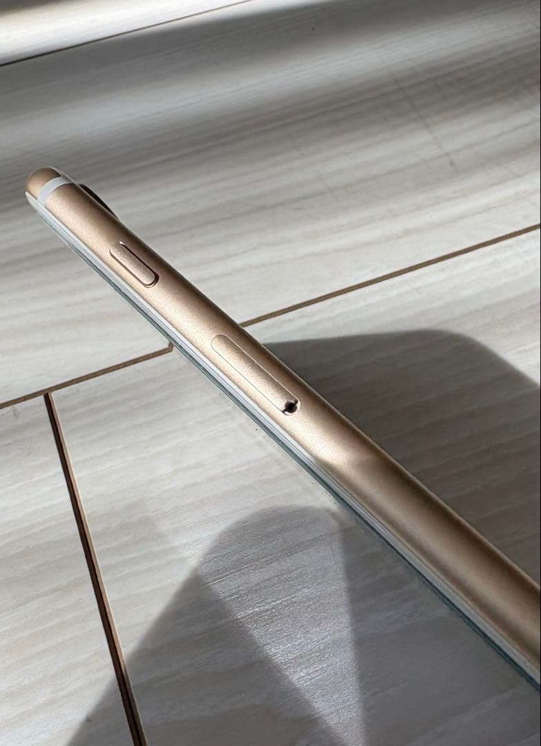 極美品　iPhone 7 32GB ゴールド