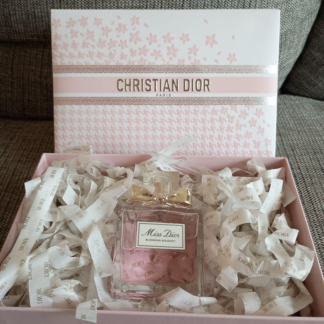 Miss Dior Blooming Bouquet ギフトボックス　100ml