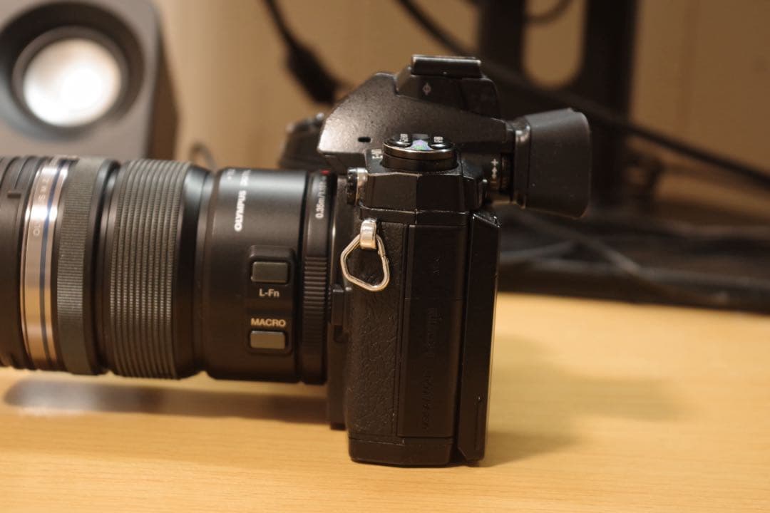 OLYMPUS OM-D EM1 カメラ　レンズ付き