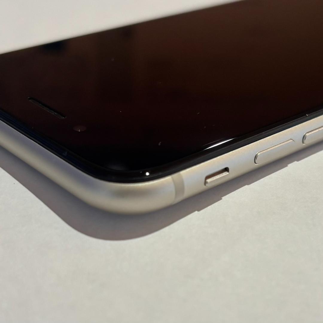 iPhone SE3 64Gb SIMフリー スターライト　白色　602262