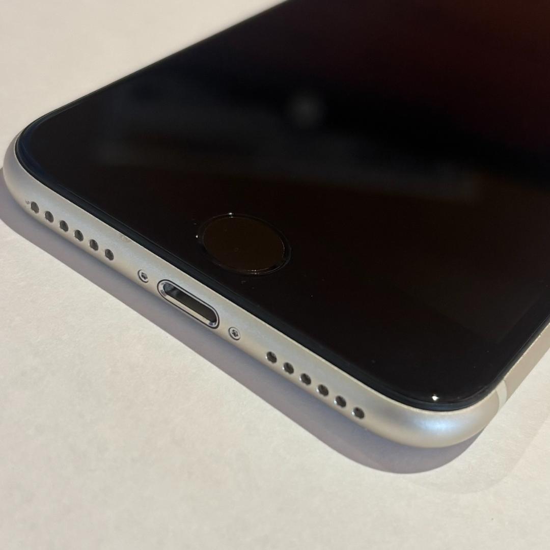 iPhone SE3 64Gb SIMフリー スターライト　白色　602262