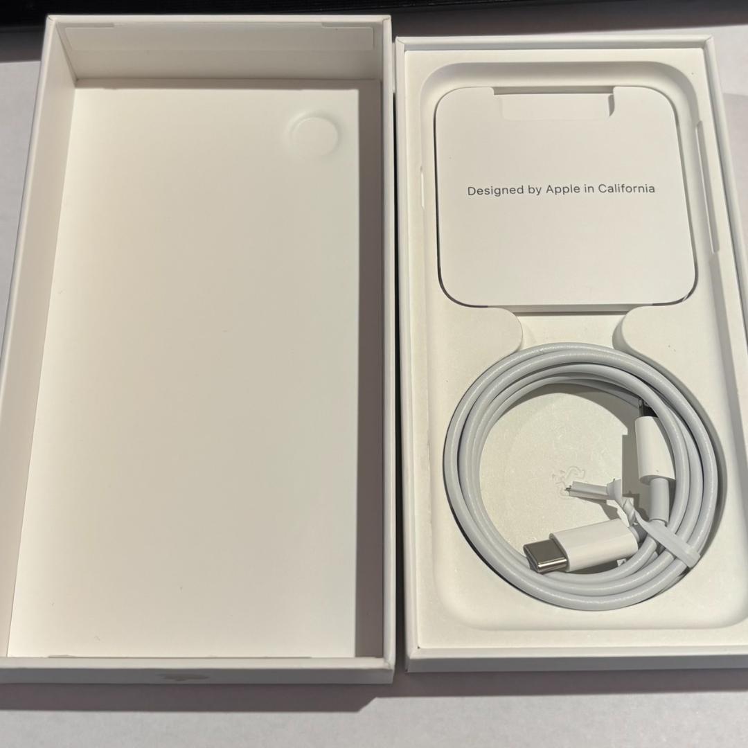 iPhone SE3 64Gb SIMフリー スターライト　白色　602262