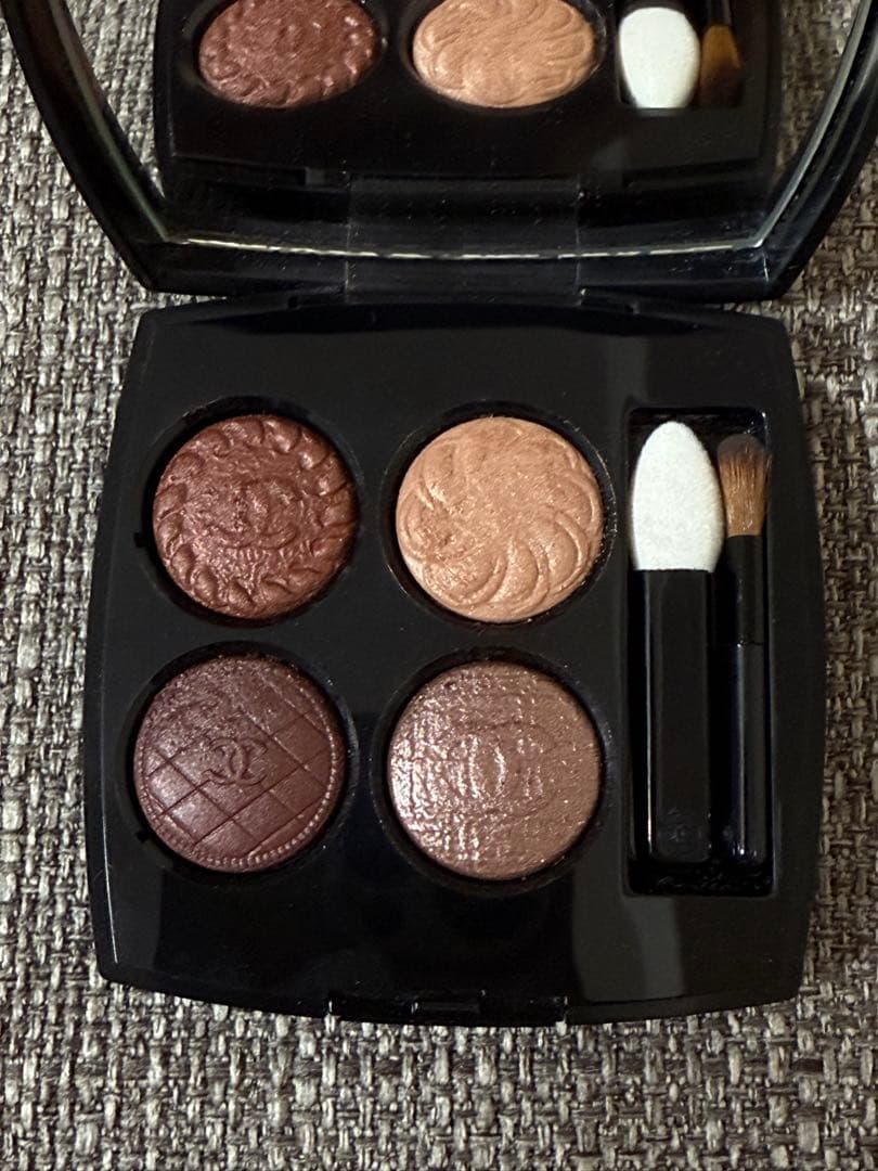 CHANEL レ キャトル オンブル ブトン（限定品）