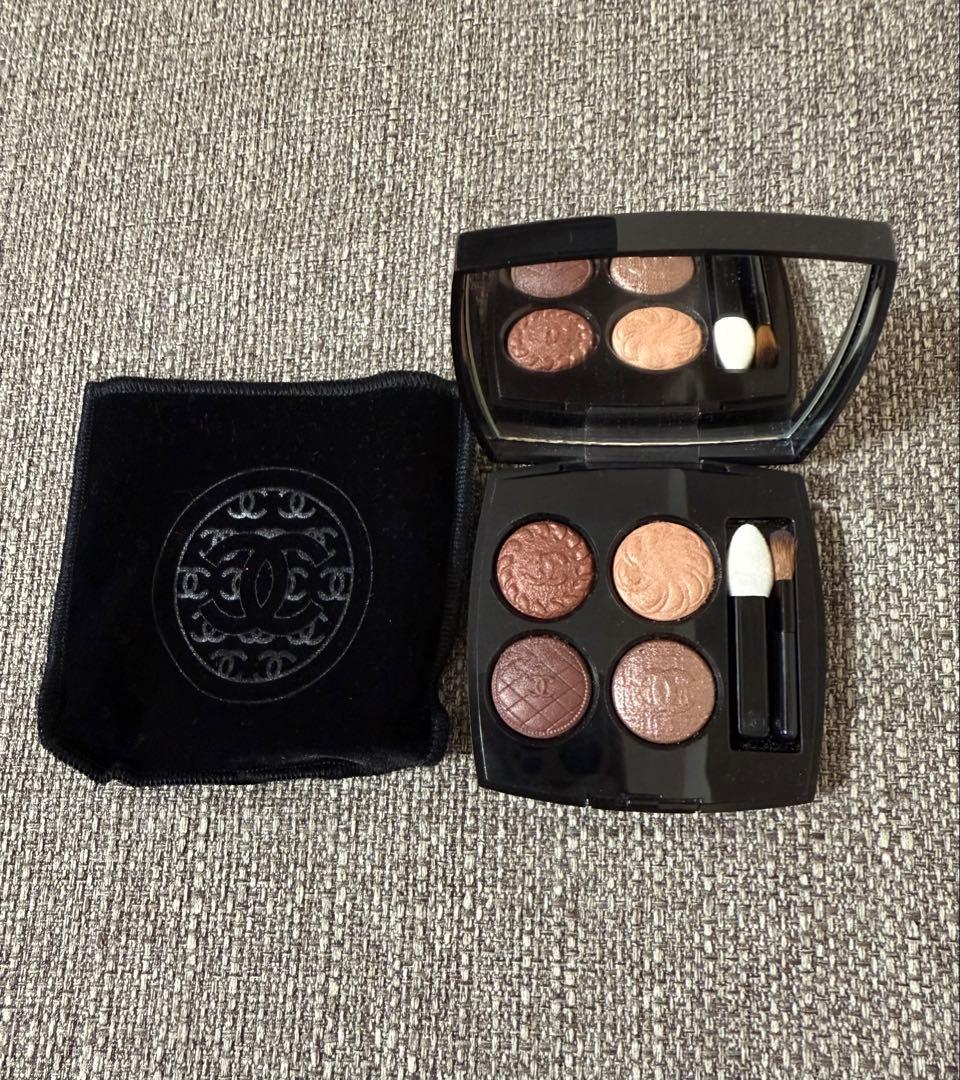 CHANEL レ キャトル オンブル ブトン（限定品）