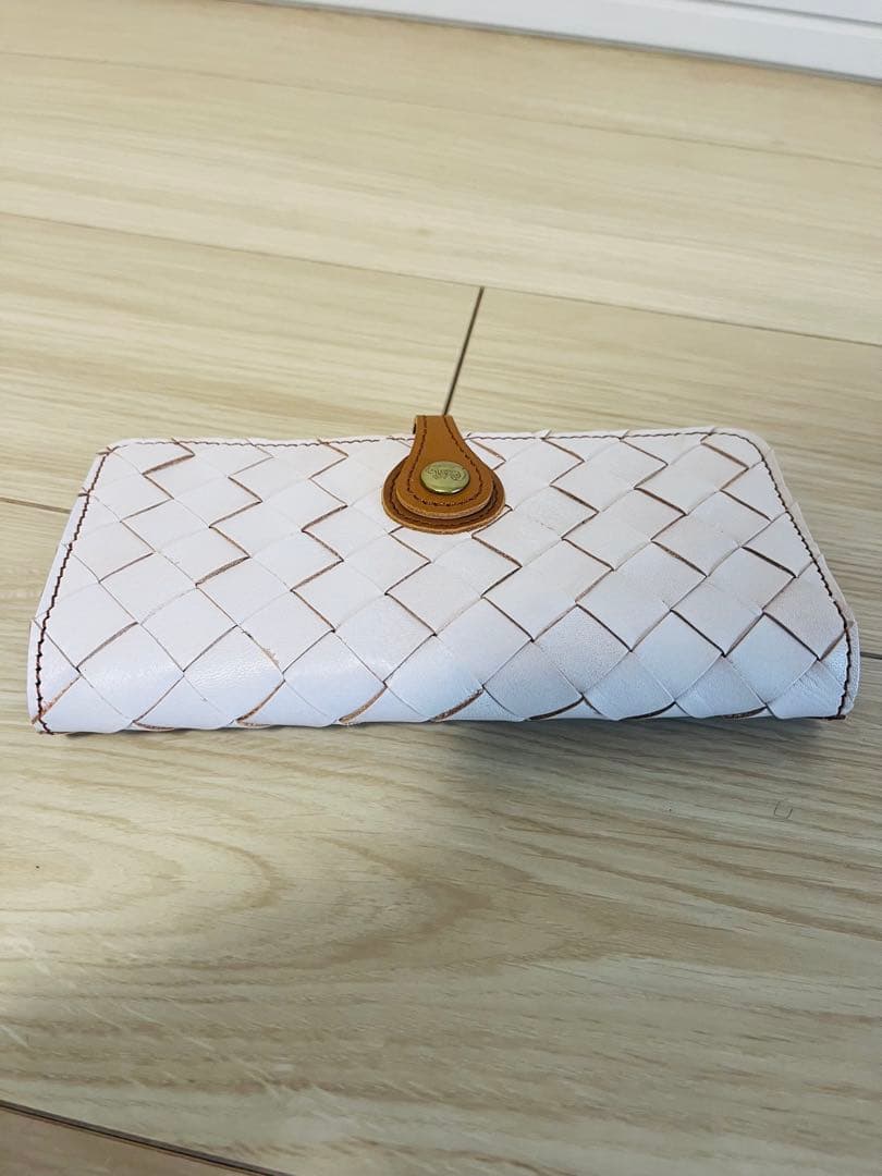 ロビタ　robita ホワイト　レザー財布